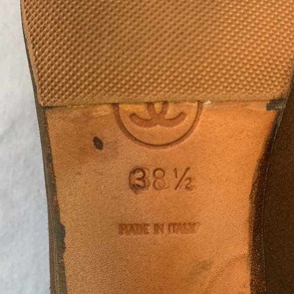 Vintage Chanel Brown Silk Pumps with Embroidered Logo on back heel. Sz8.5 - Picture 9 of 14